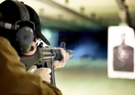 Стрельба из боевого оружия в тире в подарок. Ultra Подарки Томск. Подарочный сертификат на стрельбу из оружия боевом тире. Подарите своему мужчине или другу стрельбу из пистолета или карабина, дайте ему возможность выпустить пар и почувствовать достижение цели. UltraPodarki.ru 8-800-505-9530. Стрельба из боевого оружия Томск, боевой тир Томск, стрельба из огнестрельного оружия Томск, Стрельба из боевого оружия, Стрельба Томск