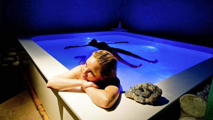 СПА процедура Флоатинг в Иркутске. Ultra Подарки. Флоатинг в Иркутске. Испытайте настоящее расслабление от СПА процедуры флоатинг в флотационной камере. Сервис: UltraPodarki.ru 8 800 505 95 30. Флоатинг Иркутск, флоатинг, купить флоатинг, купить флоатинг в Иркутске, СПА процедура флоатинг в Иркутске, флотационная камера, флотационный резервуар, сеанс, флоатинга Иркутск