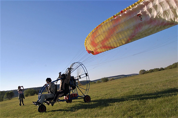 Полёт с инструктором на параплане в Иркутске. Ultra Подарки. Полёт с инструктором на параплане в Иркутске. Попробуйте полёт на двухместном параплане над столицей. Сервис: UltraPodarki.ru 8 800 505 95 30. Полёт на параплане, полёт на параплане Иркутск, полёт с инструктором на параплане Иркутск, полёт с инструктором на параплане, параплан Иркутск, параплан, парапланеризм Иркутск, купить параплан Иркутск