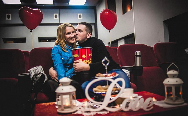 Романтическое свидание в кинотеатре в Иркутске. Ultra Подарки. Купить романтическое свидание в кинотеатре в Иркутске. Подарите самым близким незабываемые моменты и признайтесь в искренних чувствах. Сервис UltraPodarki.ru 8-800-505-95-30. Романтическое свидание в кинотеатре в Иркутске, свидание в Иркутске, свидание в кинотеатре, сертификат на свидание в кинотеатре, сертификат на свидание в Иркутске, купить свидание, купить свидание Иркутск, первое свидание, девушка свидание, хороший кинотеатре, романтический кинотеатре, романтический вечер, романтический ужин, романтические любимому, романтическая музыка