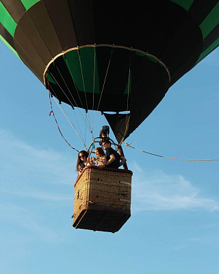 Романтическое свидание на воздушном шаре в Иркутске. Ultra Подарки. Купить романтическое свидание на воздушном шаре в Иркутске. Подарите самым близким незабываемые моменты и признайтесь в искренних чувствах. Сервис UltraPodarki.ru 8-800-505-95-30. Романтическое свидание на воздушном шаре в Иркутске, свидание в Иркутске, свидание на воздушном шаре, сертификат на свидание на воздушном шаре, сертификат на свидание в Иркутске, купить свидание, купить свидание Иркутск, первое свидание, девушка свидание, воздушный шар, полет на воздушном шаре