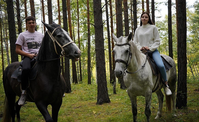 Конная прогулка для двоих в Иркутске. Подарочные сертификаты Ultra Подарки. Купить оригинальный подарок или подарочный сертификат на Конная прогулка для двоих в Иркутске. Сервис UltraPodarki.ru 8-800-505-9530. Катание на лошадях, Прогулка на лошади, Прогулка на лошадях для двоих, Конная прогулка для двоих, конный клуб, Конный клуб, конная прогулка, конная прогулка в Иркутске