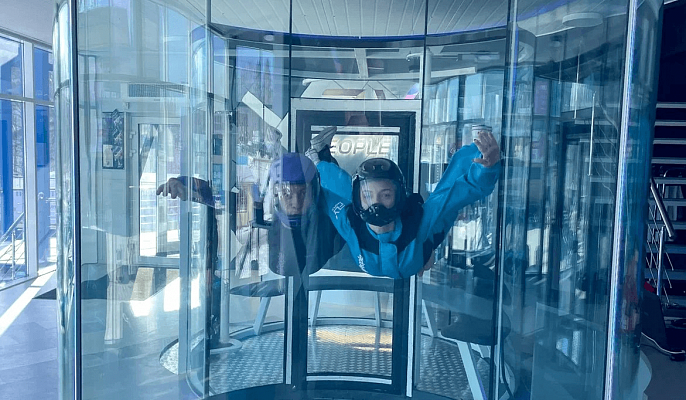 Полёт в аэротрубе  в Иркутске. Ultra Подарки. Полёт в аэротрубе  в Иркутске. Попробуйте полёт в аэротрубе . Сервис: UltraPodarki.ru 8 800 505 95 30. Полёт в аэротрубе , аэротруба Иркутск, полёт Иркутск