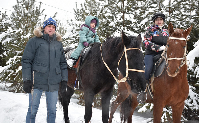 Конная прогулка для двоих в Иркутске. Подарочные сертификаты Ultra Подарки. Купить оригинальный подарок или подарочный сертификат на Конная прогулка для двоих в Иркутске. Сервис UltraPodarki.ru 8-800-505-9530. Катание на лошадях, Прогулка на лошади, Прогулка на лошадях для двоих, Конная прогулка для двоих, конный клуб, Конный клуб, конная прогулка, конная прогулка в Иркутске