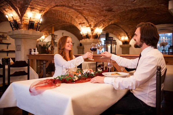 Романтическое свидание в ресторане в Иркутске. Ultra Подарки. Купить романтическое свидание в ресторане в Иркутске. Подарите самым близким незабываемые моменты и признайтесь в искренних чувствах. Сервис UltraPodarki.ru 8-800-505-95-30. Романтическое свидание в ресторане в Иркутске, свидание в Иркутске, свидание в ресторане, сертификат на свидание в ресторане, сертификат на свидание в Иркутске, купить свидание, купить свидание Иркутск, первое свидание, девушка свидание, хороший ресторан, романтический ресторан, романтический вечер, романтический ужин, романтические любимому, романтическая музыка