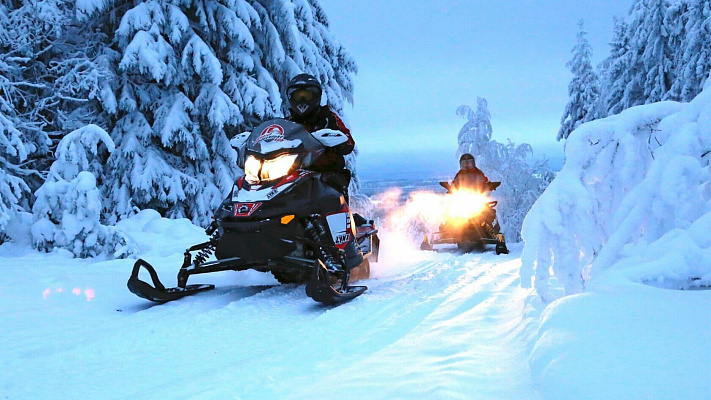 Катание на снегоходах в Иркутске в подарок. Сервис Ultra Подарки
. Подарочный сертификат на катание на снегоходах в Иркутске с друзьями. Закажите прокат снегоходов в подарок для мужчины по привлекательным ценам. Живописные маршруты для езды на снегоходах это отличная возможность активного отдыха. Сервис UltraPodarki.ru 8 800 505 95 30. катание на снегоходах, подарочный сертификат на катание на снегоходе, прокат снегоходов, прокат снегоходов Иркутск, катание на снегоходах Иркутск, езда на снегоходе