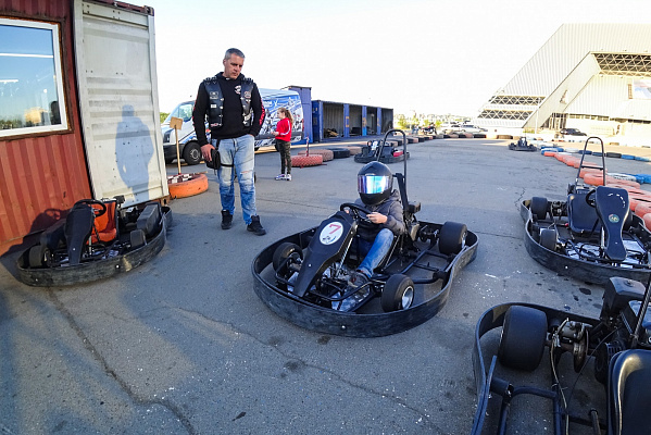 Картинг в Иркутске. ULTRA ПОДАРКИ. Купить картинг в Иркутске. Попробуйте участие в настоящей гонке и получите порцию незабываемых эмоций. Гонки на картах - это приятно и доступно. Сервис UltraPodarki.ru 8 (800) 505 95-30. Картинг Иркутск, картинг, гонки на картах Иркутск, гонки на картах, езда на карте Иркутск, езда на карте, купить картинг Иркутск, купить картинг, картинг цена Иркутск, картинг цена, картинг клуб Иркутск, картинг клуб, картинг центр, картинг центр Иркутск