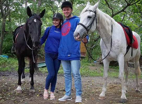 Конная прогулка для двоих в Иркутске. Подарочные сертификаты Ultra Подарки. Купить оригинальный подарок или подарочный сертификат на Конная прогулка для двоих в Иркутске. Сервис UltraPodarki.ru 8-800-505-9530. Катание на лошадях, Прогулка на лошади, Прогулка на лошадях для двоих, Конная прогулка для двоих, конный клуб, Конный клуб, конная прогулка, конная прогулка в Иркутске